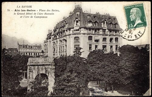 Aix-les-Bains. Place des Bains, le Grand Hôtel de l'Arc Romain et l'Arc de Campanus