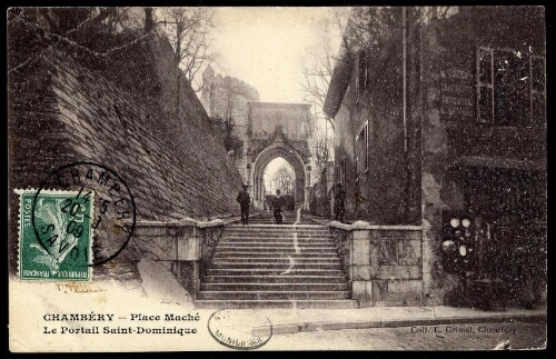 Chambéry. Place Maché. Le Portail Saint-Dominique