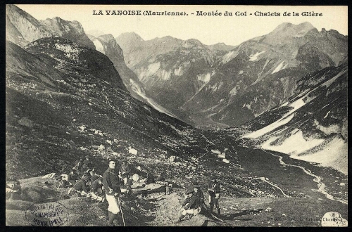 La Vanoise (Maurienne). Montée du col. Chalets de la Glière