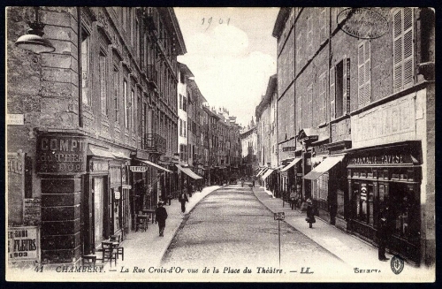 Chambéry. La Rue Croix-d'Or vue de la Place du Théâtre