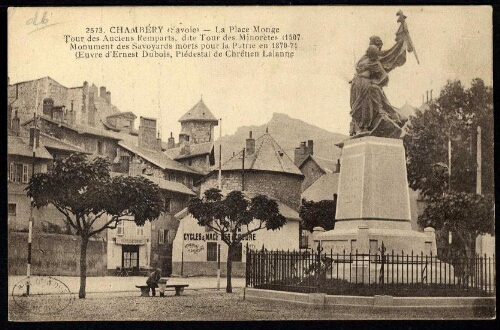 Chambéry (Savoie). La place Monge. Tour des Anciens Remparts, dite Tour des Minorètes. Monument des Savoyards morts pour la Patrie en 1870-71