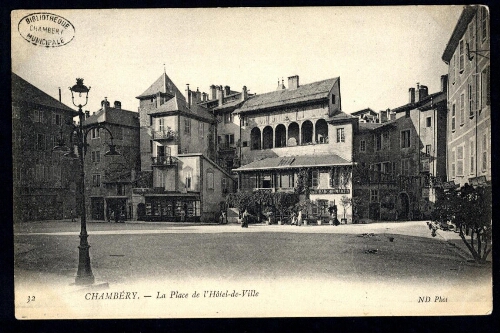 Chambéry. La Place de l'Hôtel-de-Ville