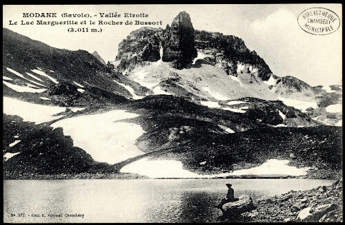 Vallée Etroite. Le lac Margueritte et le Rocher de Bussort
