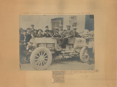 Automobile du prince Borghèse qui a traversé l'Asie et l'Europe de Pékin à Paris, pendant qu'elle était au garage Montet 