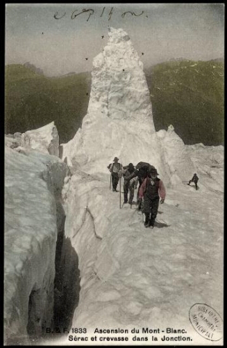 Ascension du Mont-Blanc. Sérac et crevasse dans la Jonction