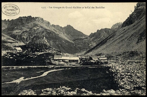 Les granges du Grand-Galibier et le col des Rochilles